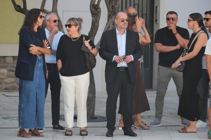 Familiares y amigos despiden a una de las mujeres fallecidas en Manzanedo de Valdueza.