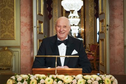 El rey Harald V de Noruega pronuncia el discurso de Año Nuevo en el Palacio Real de Oslo, Noruega, el 20 de diciembre de 2021.