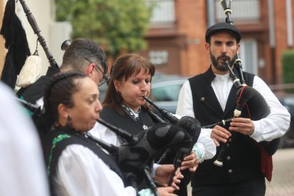 Las imágenes del Festival de Bandas de Gaitas de Vega de Espinareda.
