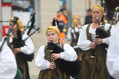 Las imágenes del Festival de Bandas de Gaitas de Vega de Espinareda.