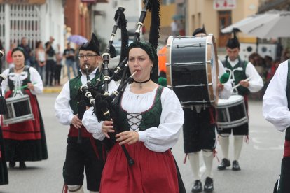 Las imágenes del Festival de Bandas de Gaitas de Vega de Espinareda.