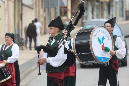 Las imágenes del Festival de Bandas de Gaitas de Vega de Espinareda.