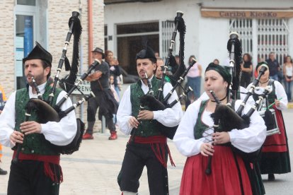 Las imágenes del Festival de Bandas de Gaitas de Vega de Espinareda.