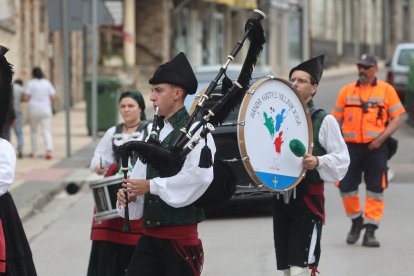 Las imágenes del Festival de Bandas de Gaitas de Vega de Espinareda.
