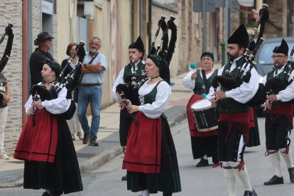 Las imágenes del Festival de Bandas de Gaitas de Vega de Espinareda.