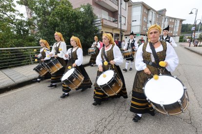 Las imágenes del Festival de Bandas de Gaitas de Vega de Espinareda.