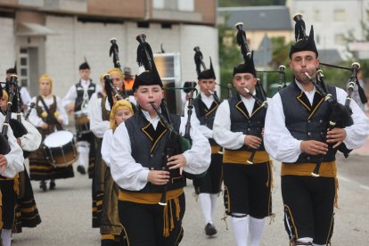 Las imágenes del Festival de Bandas de Gaitas de Vega de Espinareda.