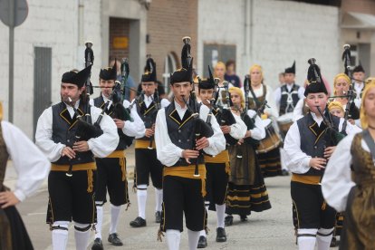 Las imágenes del Festival de Bandas de Gaitas de Vega de Espinareda.