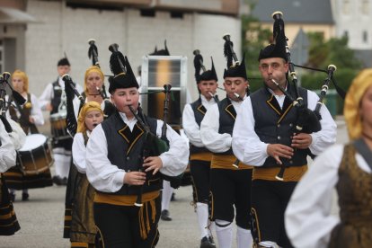 Las imágenes del Festival de Bandas de Gaitas de Vega de Espinareda.