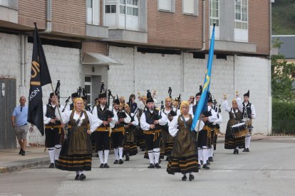 Las imágenes del Festival de Bandas de Gaitas de Vega de Espinareda.