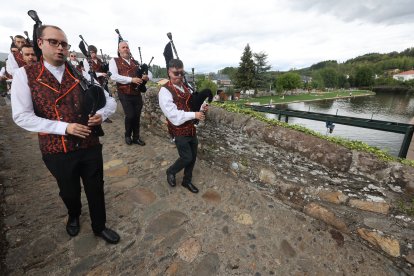Las imágenes del Festival de Bandas de Gaitas de Vega de Espinareda.