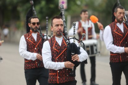 Las imágenes del Festival de Bandas de Gaitas de Vega de Espinareda.
