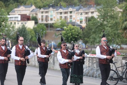 Las imágenes del Festival de Bandas de Gaitas de Vega de Espinareda.