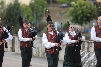 Las imágenes del Festival de Bandas de Gaitas de Vega de Espinareda.