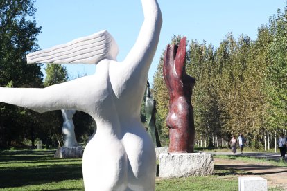 Inaguración del espacio de escultura monumental al aire libre de Carracedelo