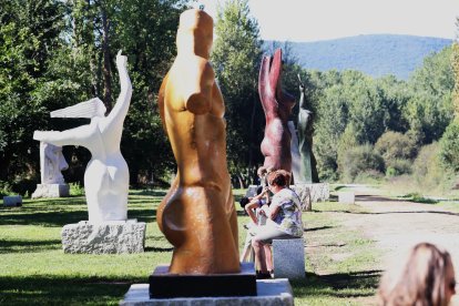 Inaguración del espacio de escultura monumental al aire libre de Carracedelo