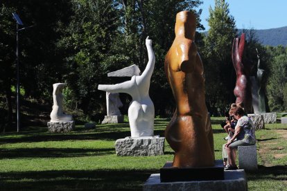 Inaguración del espacio de escultura monumental al aire libre de Carracedelo
