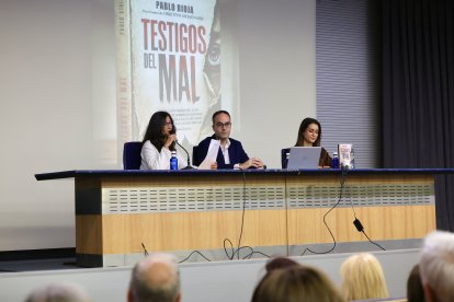 Pablo Rioja presenta 'Testigos del Mal' en León.