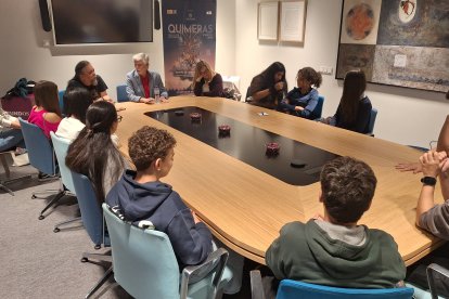 Los jóvenes del instituto de Mansilla de las Mulas desplegaron imaginación y curiosidad con el autor Santiago García-Clairac.