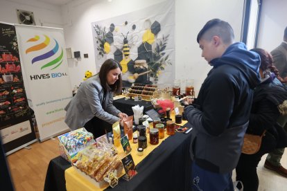 Un momento de la inauguración de la Feria de la Miel de Camponaraya