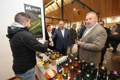 Un momento de la inauguración de la Feria de la Miel de Camponaraya