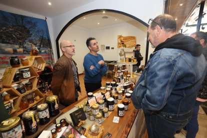Un momento de la inauguración de la Feria de la Miel de Camponaraya