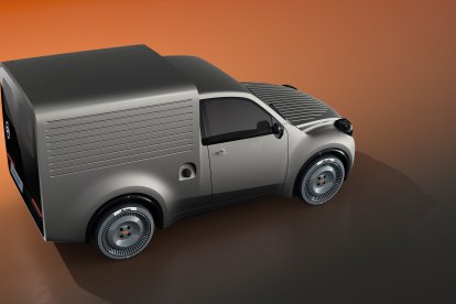 Pocas siluetas tan reconocibles como la del 2CV Fourgonnette, ni siquiera falta la ‘chapa Pegaso’ en la zona de carga y el capó delantero: espíritu sorprendentemente actual… sigue levantando pasiones.