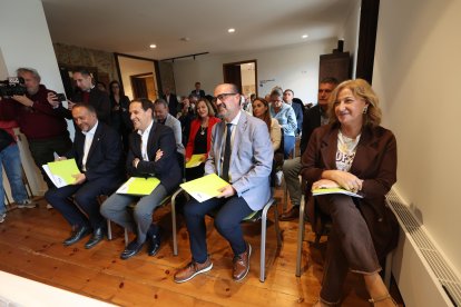 Representantes municipales asistentes a la comisión ejecutiva de la FRMPCyL.