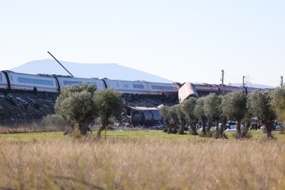 Dos trenes de alta velocidad, uno de Renfe y otro de Iryo, han colisionado a primera hora de este miércoles a la altura de la estación de Urda (Toledo).