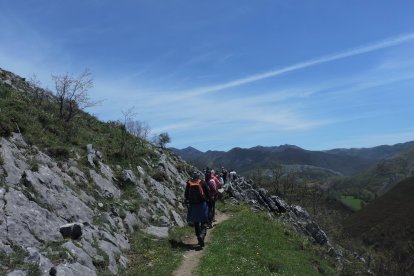Una de las rutas otoñales de Puebla de Lillo