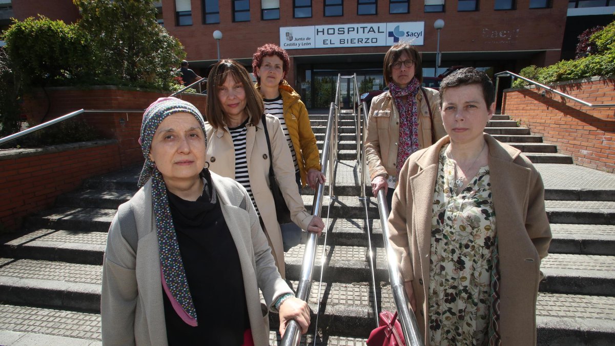 Cinco pacientes de Oncología del Hospital El Bierzo afectadas por el descubierto del servicio.