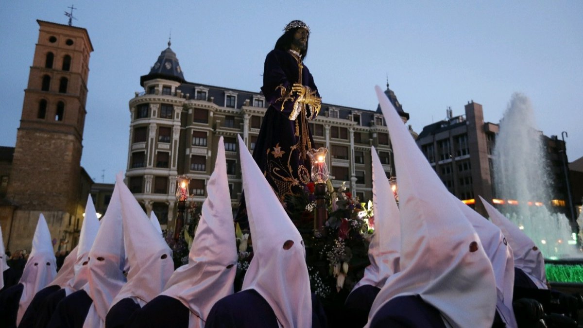 Jesús de Medinaceli. al paso por la plaza de Santo Domingo. FERNANDO OTERO