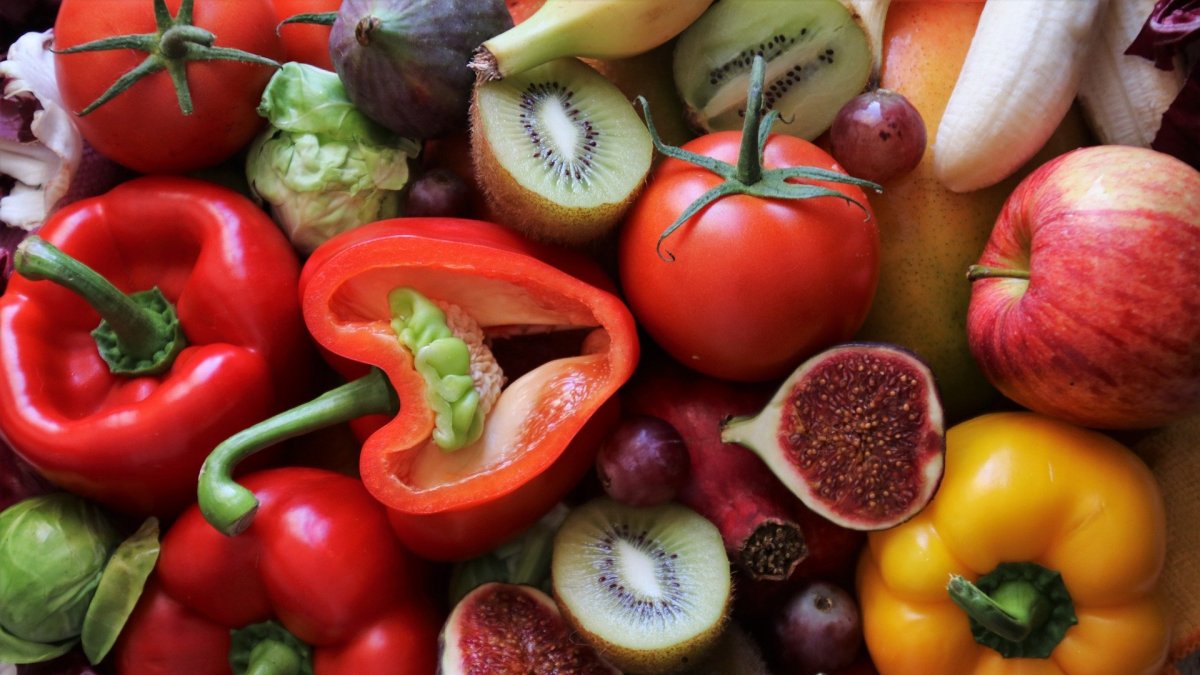 ¿Comer la fruta y verdura con piel o sin piel?