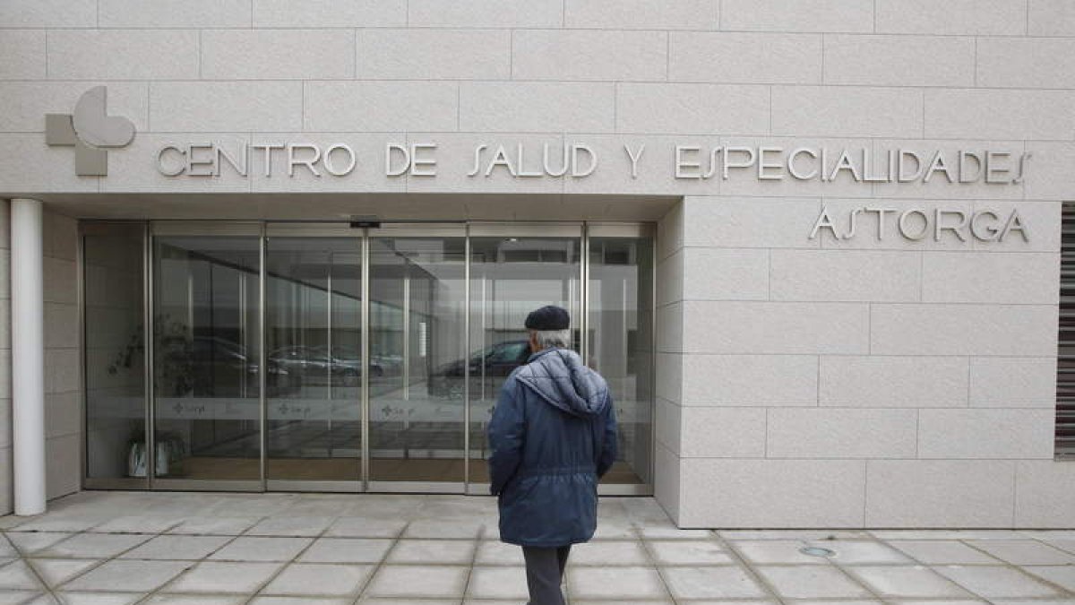 Entrada del centro de especialidades de Astorga.