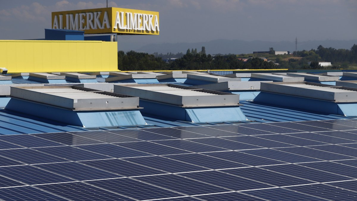 Paneles fotovoltaicos que utilizará Alimerka para aprovechar la energía solar. DL