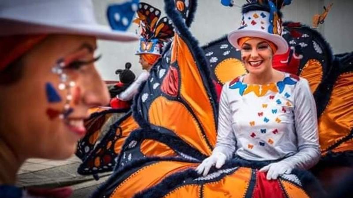 Imágenes del colorido del último desfile de Carnaval que recorrió las calles de Fabero.