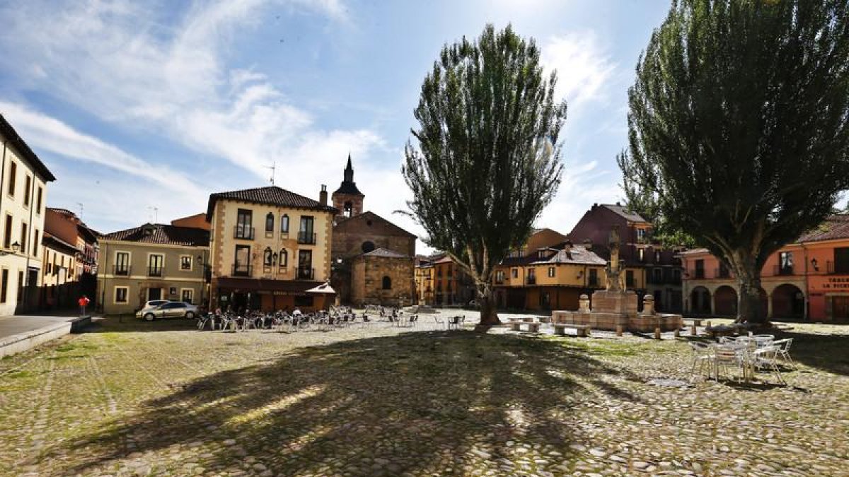 Plaza del Grano León, la más pintoresca de la ciudad. ARCHIVO