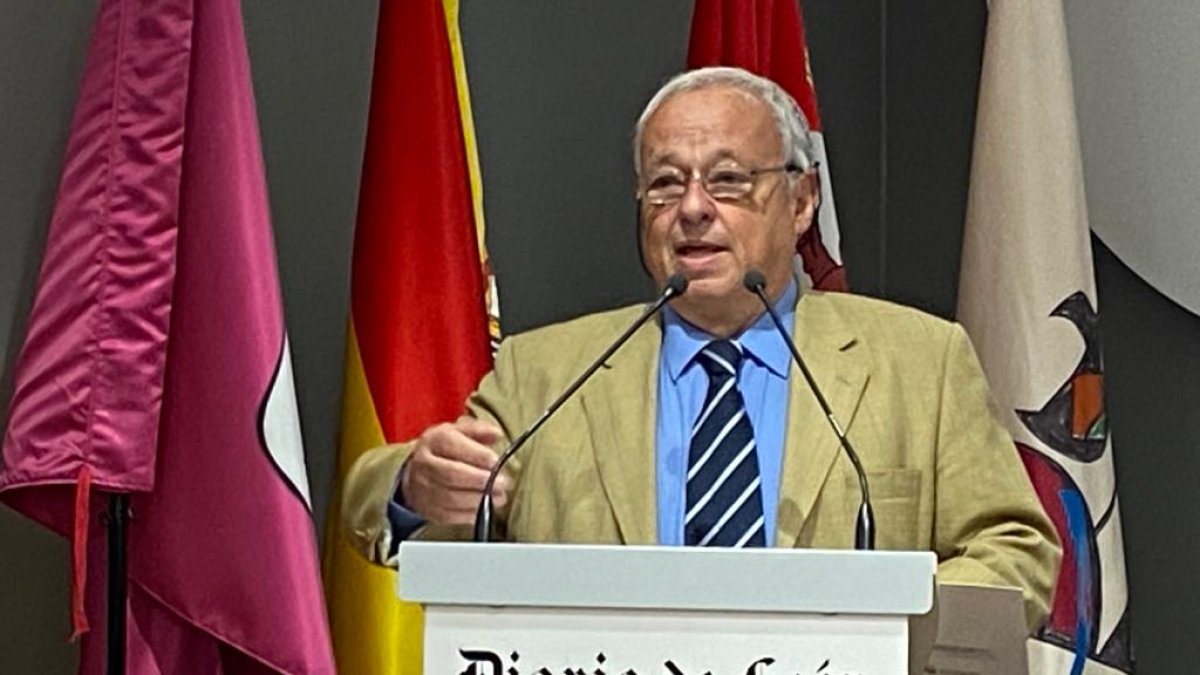 Gonzalo Santonja, en la inauguración del III Congreso de Turismo Diario de León. RAMIRO