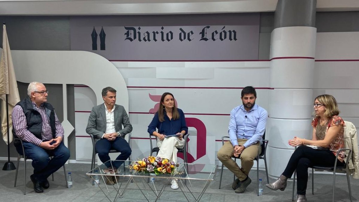 Mesa redonda 'Emprendimiento y oportunidades'. RAMIRO