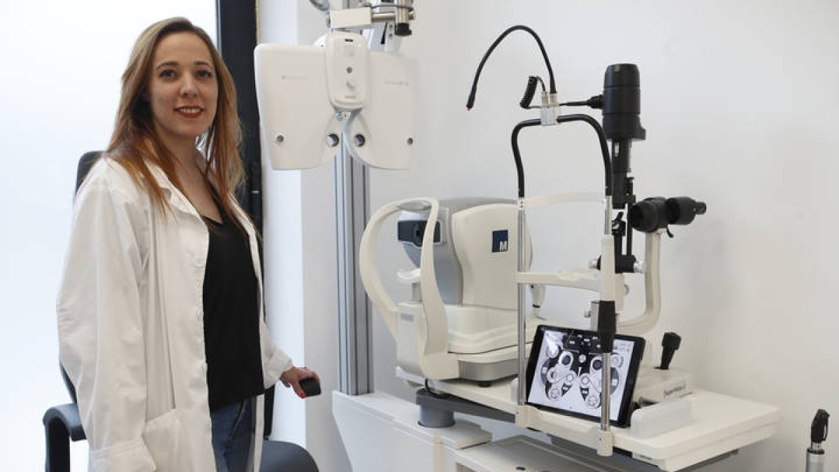 Amaia Villena es la la delegada en León del Colegio Profesional de Ópticos Optometristas en Castilla y León. RAMIRO