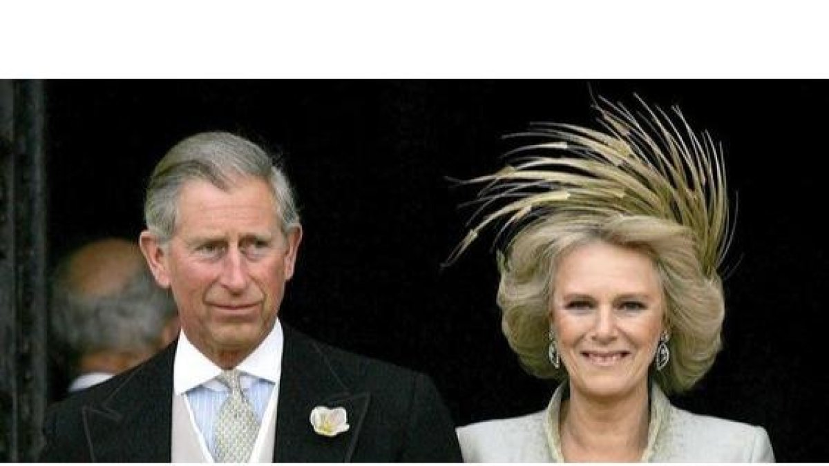 El entonces príncipe Carlos y Camilla, el día de su boda. EFE