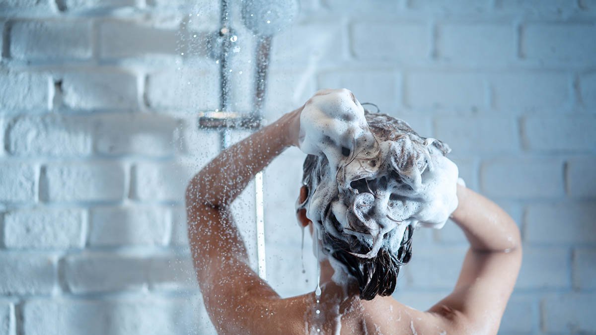 Esto le ocurre a tu pelo si no te lo lavas con champú regularmente