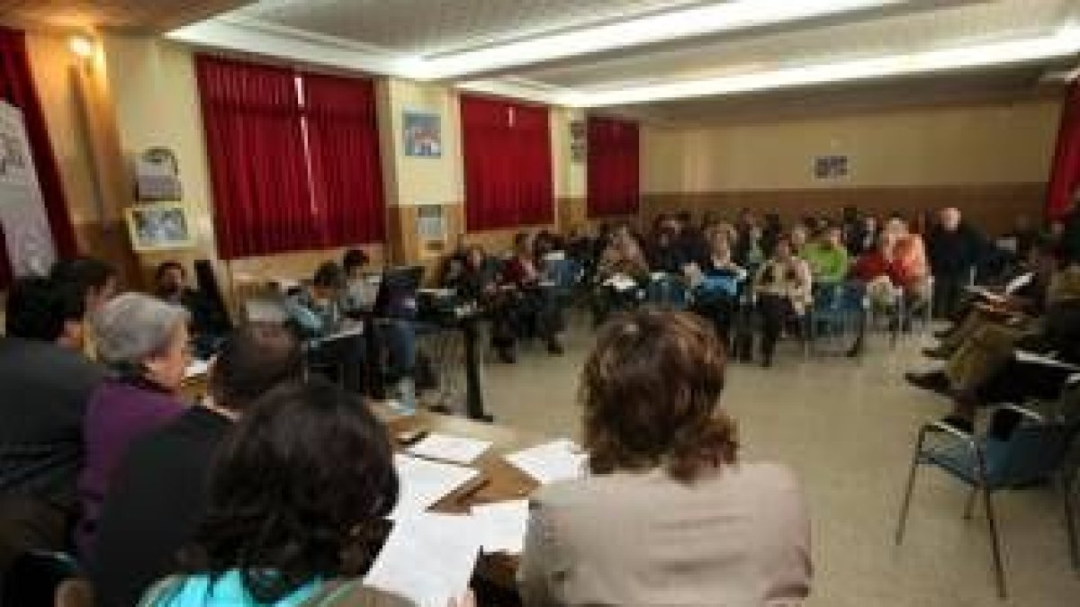 Representantes de 57 oenegedés se reunieron ayer en León para trazar las líneas de actuación