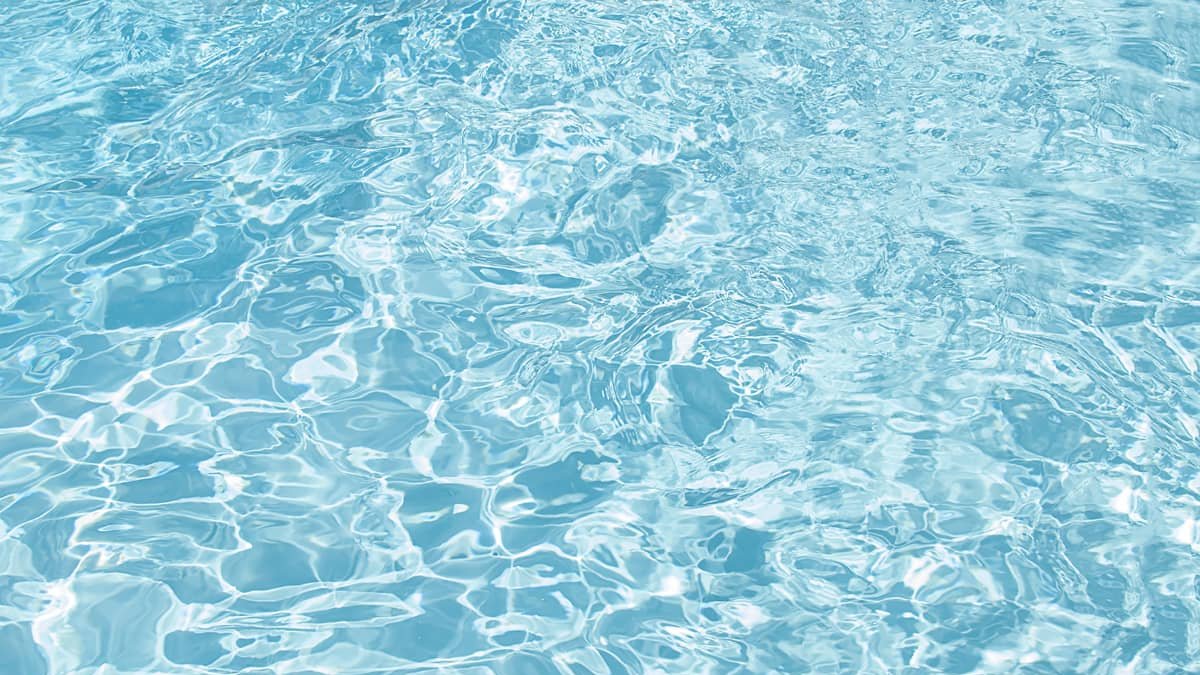 Cómo limpiar tu piscina en León de forma fácil y sencilla