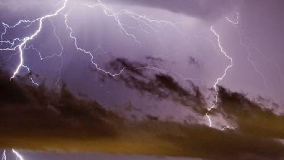 Imagen de archivo de una tormenta eléctrica. EFE