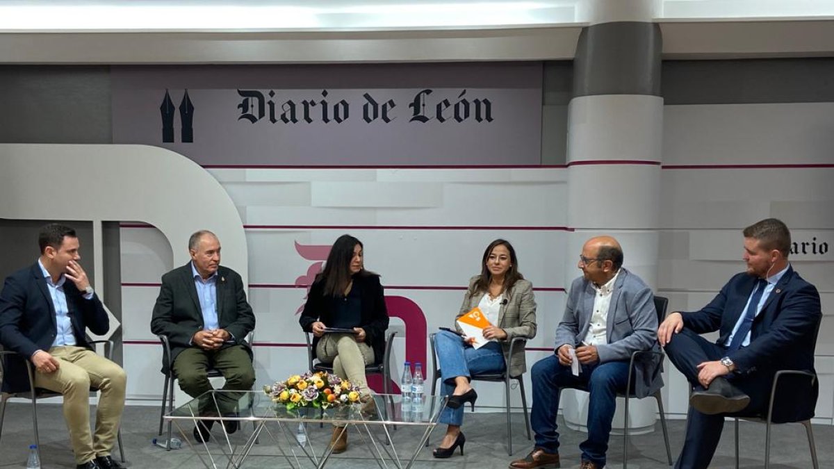 Mesa redonda 'Partidos políticos'. RAMIRO