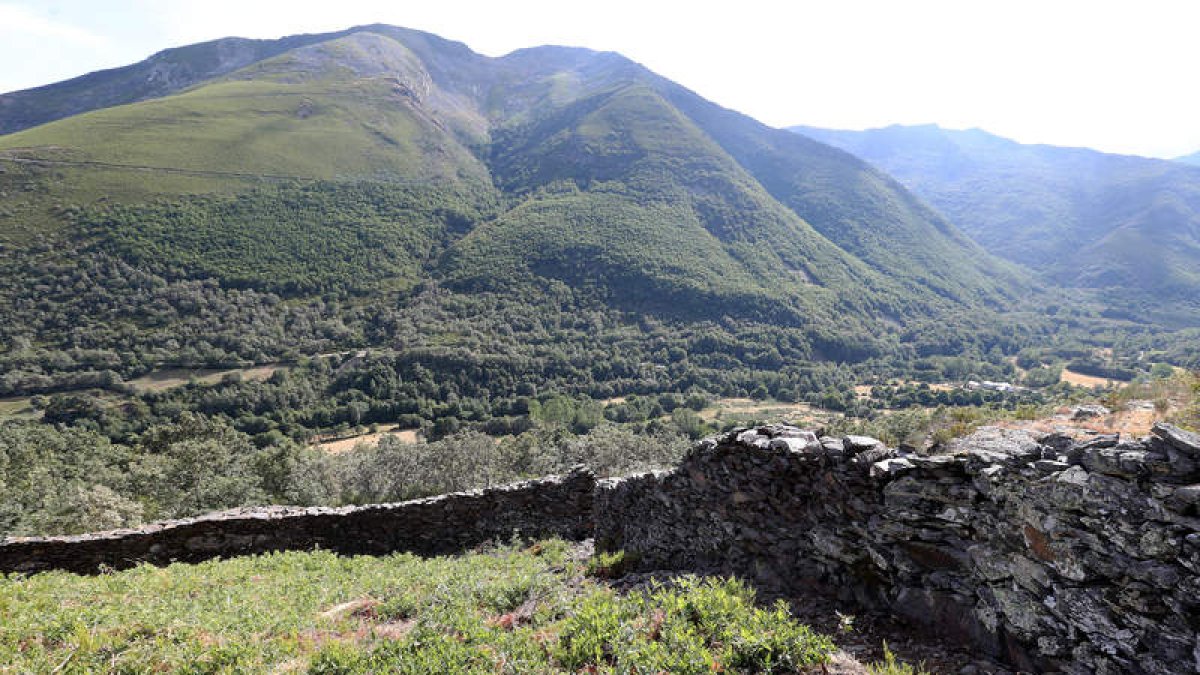 Tejedo de Ancares, en una imagen de archivo de esta zona fronteriza ya con Galicia. ANA F. BARREDO