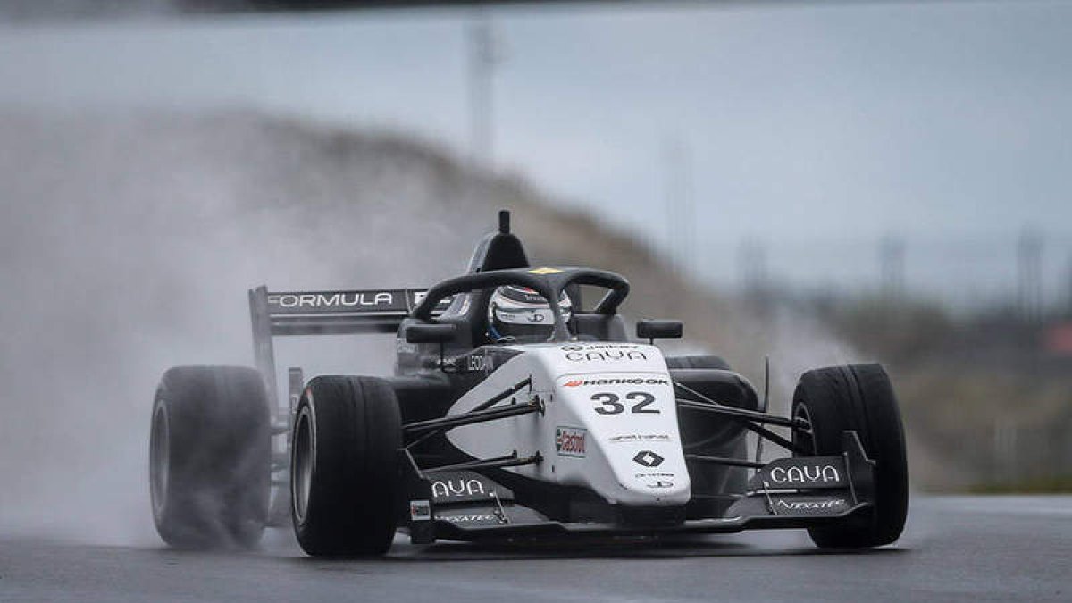 Vidales disputa el fin de semana el único Gran Premio de la Fórmula Renault en España. VAN DER LAAN