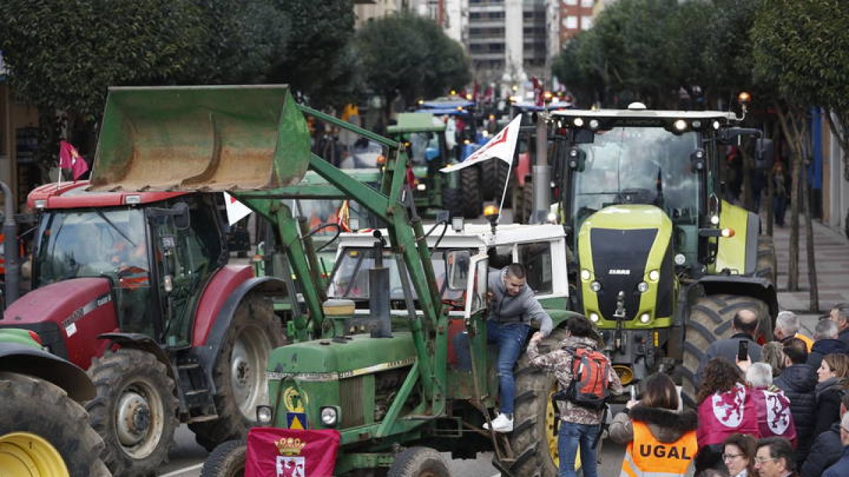 Tractorada en las calles de León. JESÚS F. SALVADORES