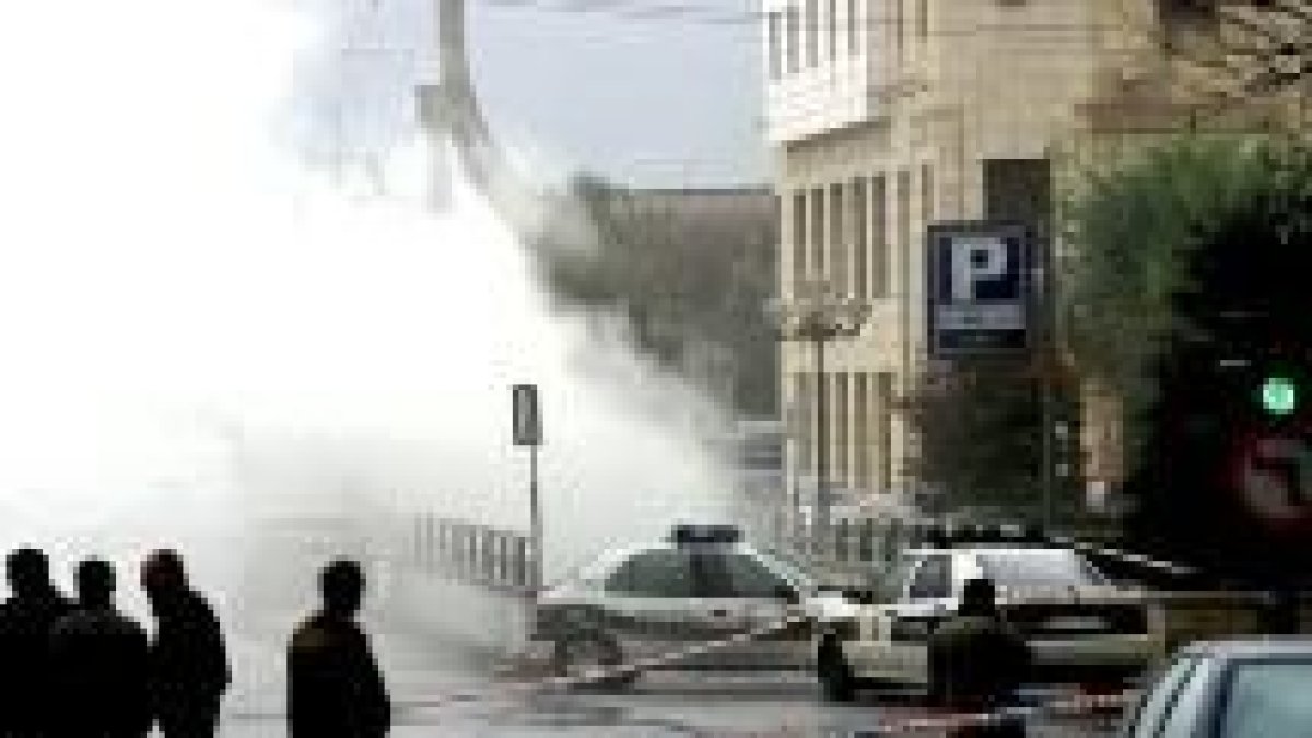 Imagen de la explosión del coche bomba colocado por ETA en Santander